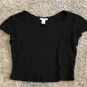 black cropped tee